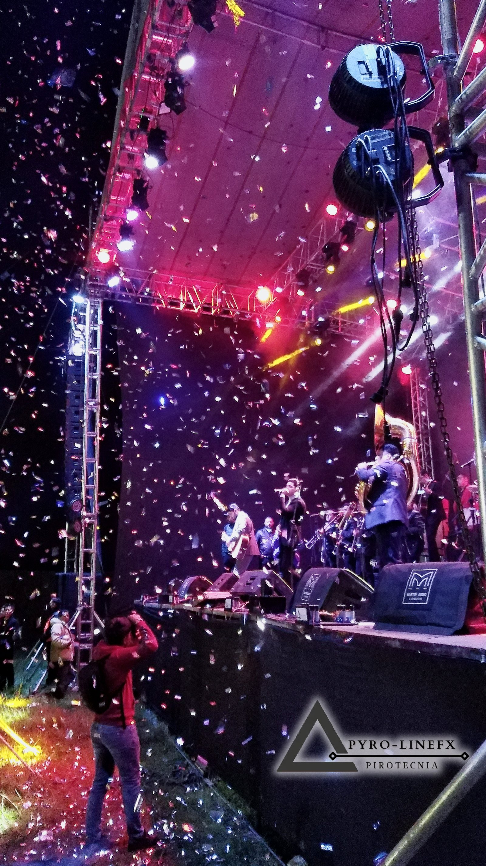 Detonación de papel picado