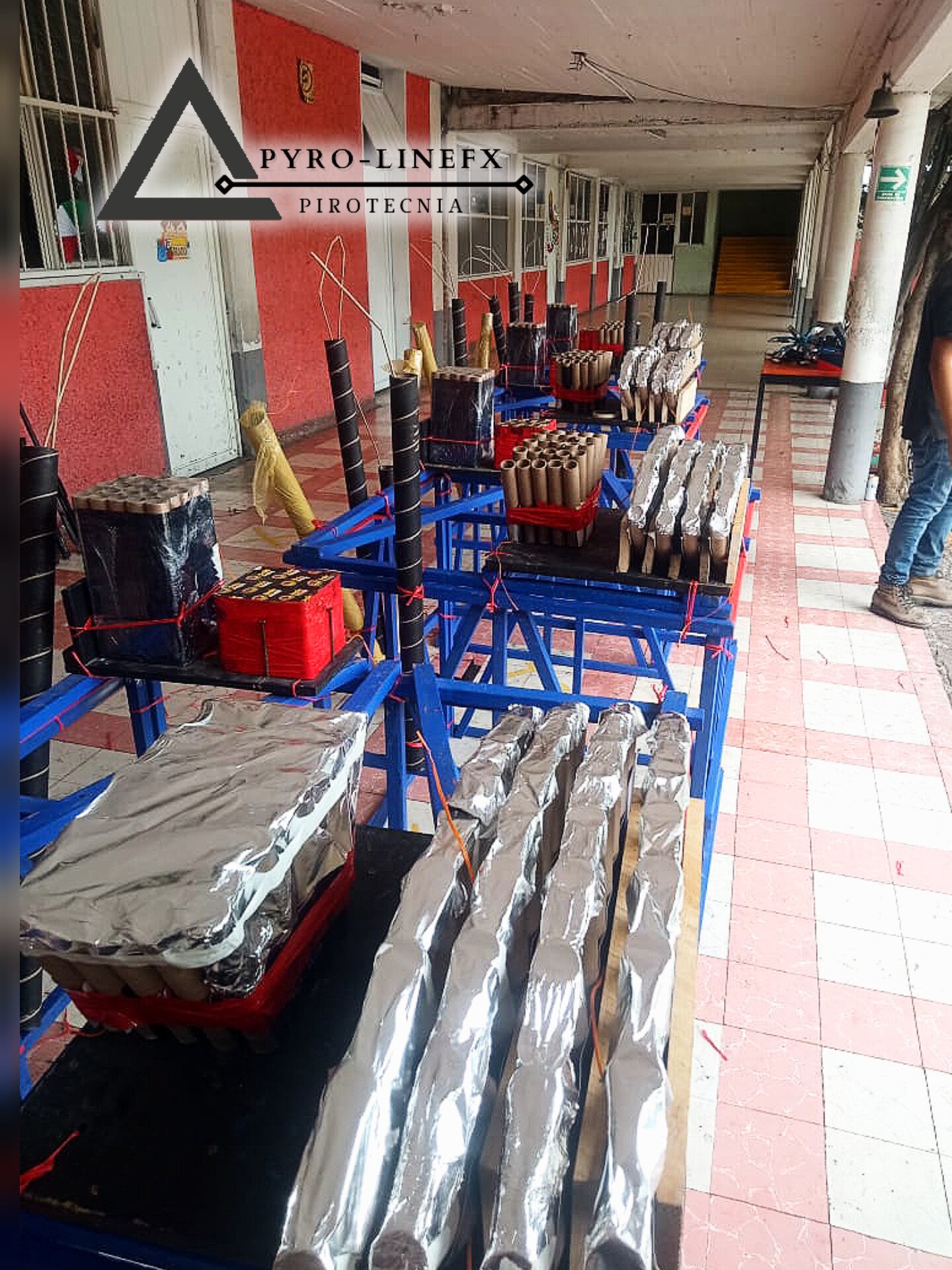 Preparación de efectos para 15 de Septiembre
